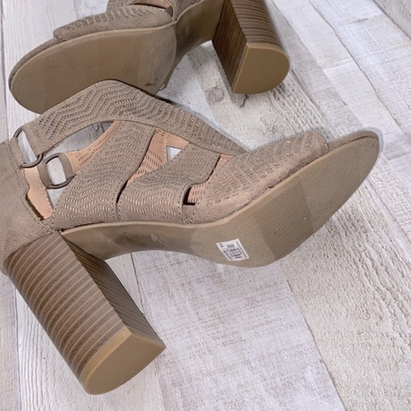 Torrid 4H olive cutout heeled booties perforated size 7W - Picture 8 of 10